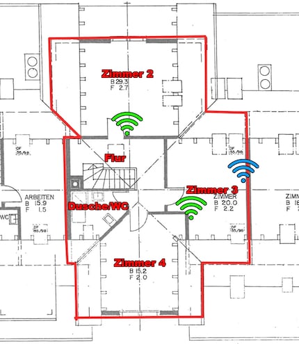 Das obere Dachgeschoss. Das blaue Wi-Fi-Symbol zeigt den zusätzlichen Adapter des Mesh-Wi-Fi-6-Systems – bei dem ist das grüne Symbol in Zimmer 3 der Verteiler-Adapter (ohne WLAN).