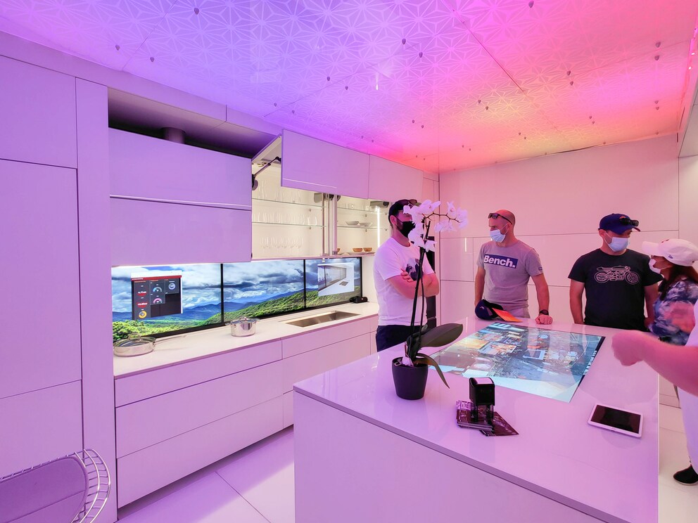 Überall Displays in der Küche. Wie findest du das?