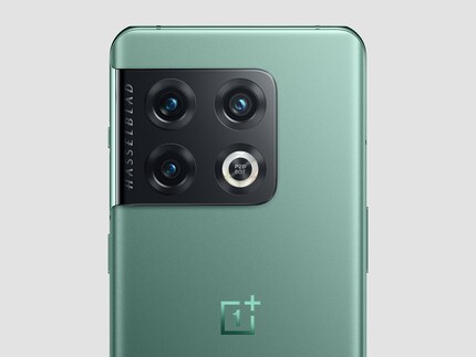 Die drei Kameras auf der Rückseite des grünen OnePlus 10 Pro.