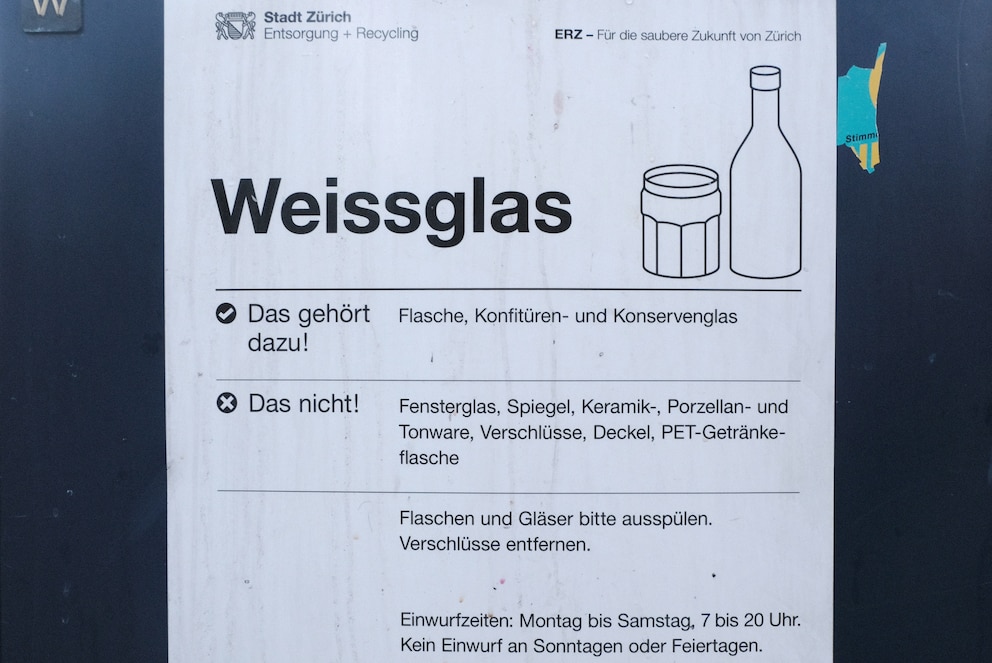 Vielleicht würde in der Stadt Zürich eine explizite Auflistung von Trinkglas unter «Das nicht!» helfen, damit keine Weingläser im Container landen.