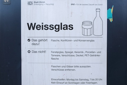 Vielleicht würde in der Stadt Zürich eine explizite Auflistung von Trinkglas unter «Das nicht!» helfen, damit keine Weingläser im Container landen.