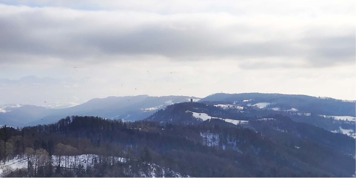 Schlitteln, joggen, biken, ausrutschen: Ein ganz normaler Sonntag auf dem Hausberg