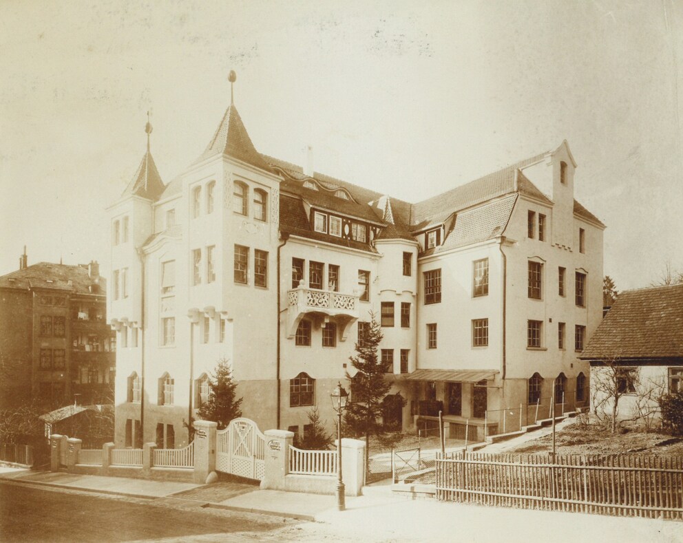 Das historische Verlagsgebäude in Stuttgart gehört bis heute zum Hauptsitz.