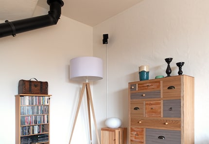 The small double cube speaker sits discretely in the corner.