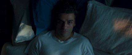 Victim and hero at the same time: Oscar Isaac as Steven Grant.