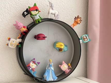 Alte Backform, neue Funktion: Die Figuren haften magnetischen am Ring.