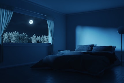Auch wenn es draussen hell ist, sollte im Schlafzimmer Nachtatmosphäre herrschen.