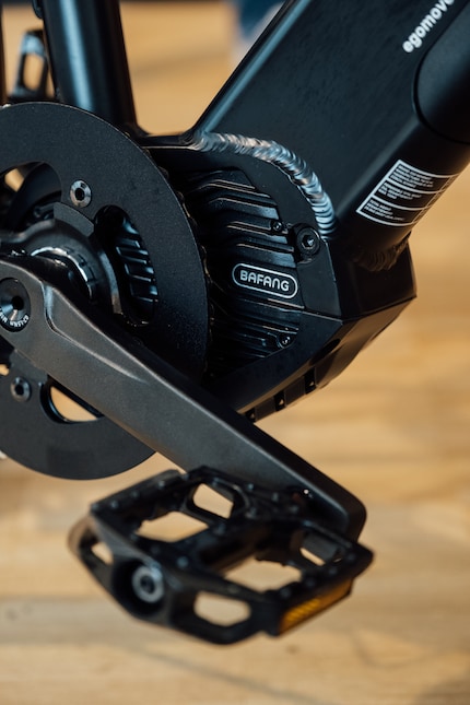 The Bafang mid-motor delivers up to 95 N·m of torque.