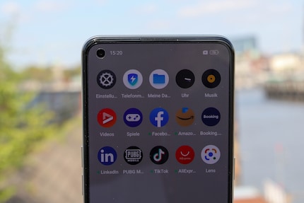 Die vorinstallierten Apps nerven, lassen sich aber schnell entfernen.