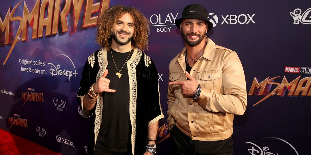 Die Regisseure Adil (rechts) und Bilall (links) an der «Ms. Marvel»-Premiere.