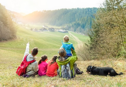 Wer auf das Auto verzichten will, fährt mit der Bahn in die Berge.