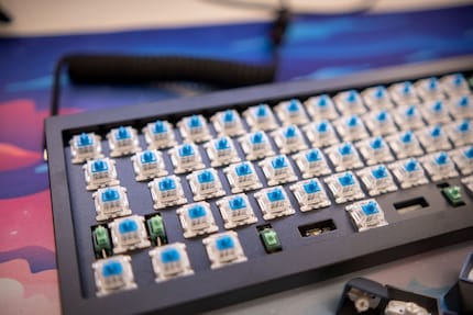 Die Q2 kommt mit einer Deckplatte aus Stahl statt Aluminium wie bei der Q1.