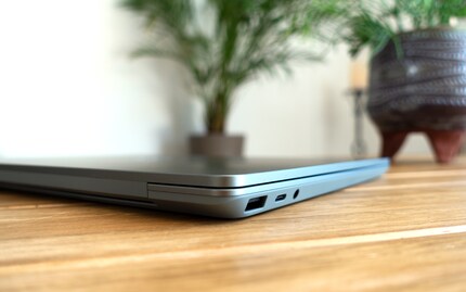 USB-A, USB-C und Kopfhörerbuchse.