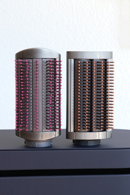 Die Soft Smoothing Brush (feines Haar): links der alte Aufsatz, rechts der neue.