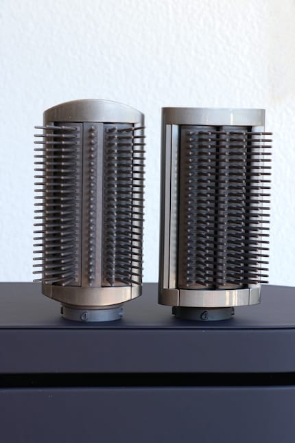 Die Firm Smoothing Brush (widerspenstiges Haar): links der alte Aufsatz, rechts der neue.