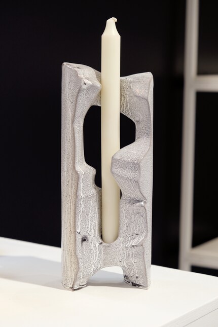 Like a rock face: the «Bougeoir Canyon» candleholder.