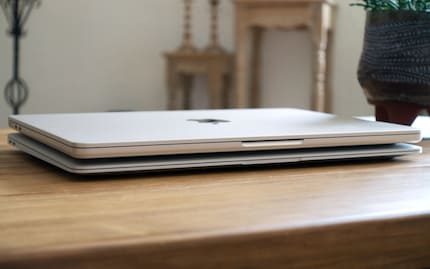 Above, the MacBook Air with its M2 processor, below, the M1 model.