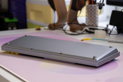 Das Gehäuse der Q3 ist aus CNC-gefrästem, eloxiertem Aluminium. Qualitativ lässt sich nichts am Metallklotz aussetzen.