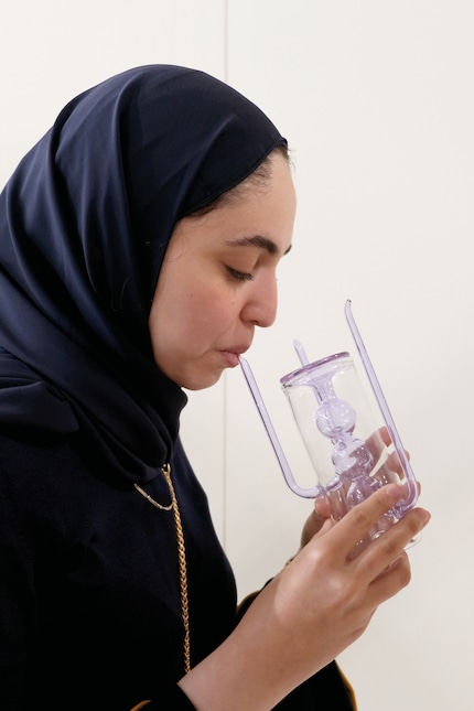 It dispenses with the round rim and instead offers three straws.