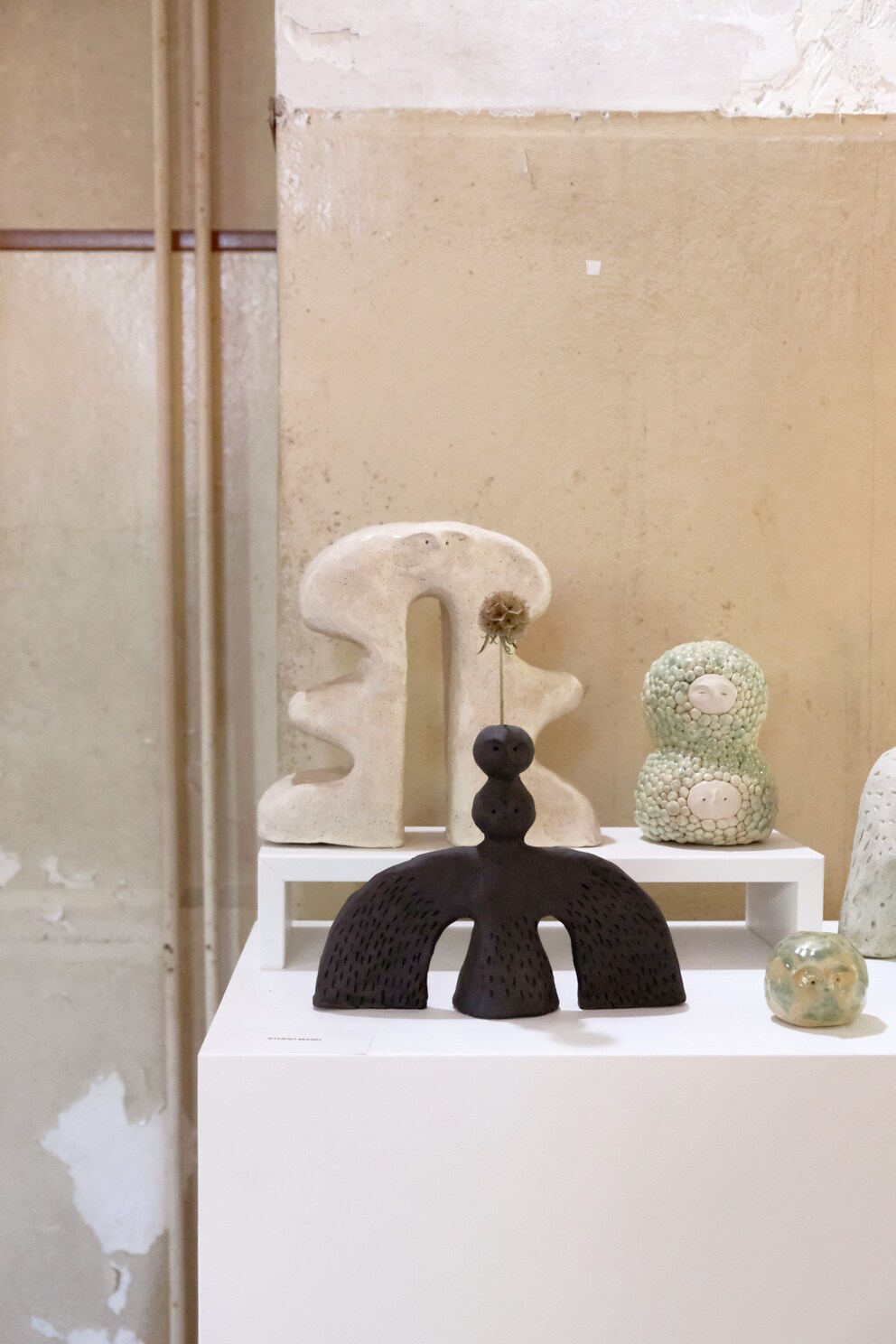 «Kunst» zum Anfassen: Manche Objekte der Kollektion sind Vasen.