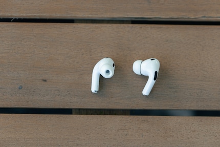 Small and with accurate sensors on the top and on the earpiece.