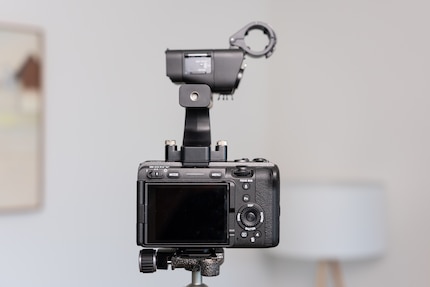 The buttons are designed for video, as you can deduct from labels including «Peaking» und «Zebra».
