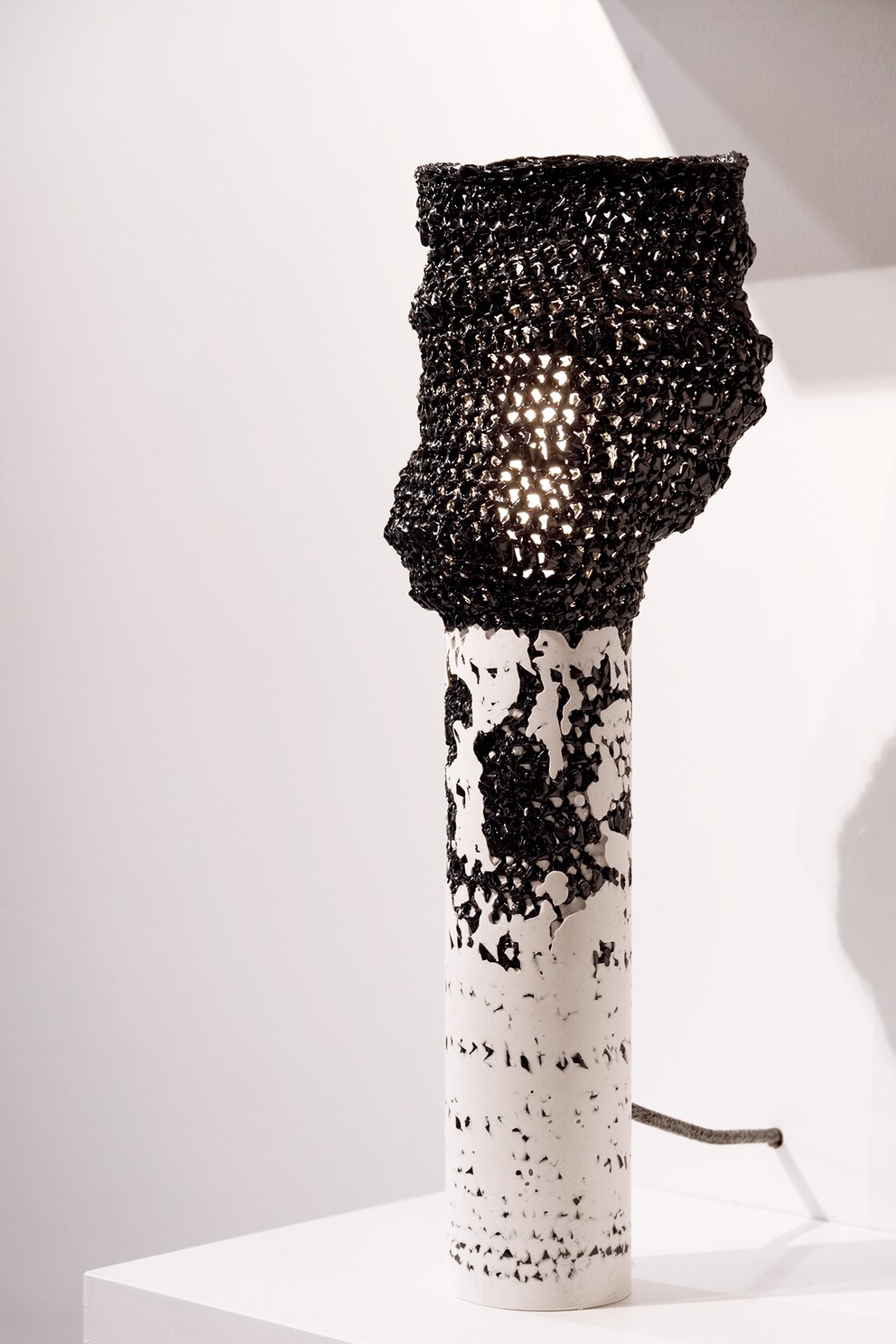 «Lamp, 2021» (50 cm x 8 cm) von Studio Gilles Werbrouck und Hugues Loinard Studio.