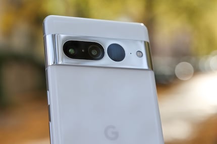 Pixel 7 Pro mit drei Kameras auf der Rückseite.