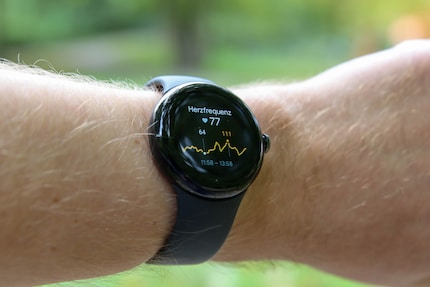 Measuring your pulse with the Pixel Watch.