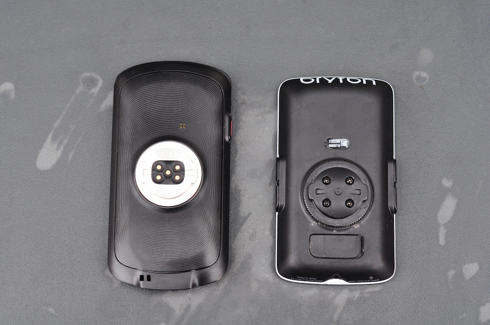 Links: Garmin Edge 1040 Solar, rechts: Bryton Rider S800.
