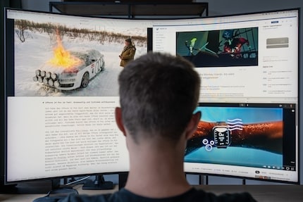 Though I have plenty of room to multitask on the Ark, I don’t want to feel surrounded by a display for my entire working day.