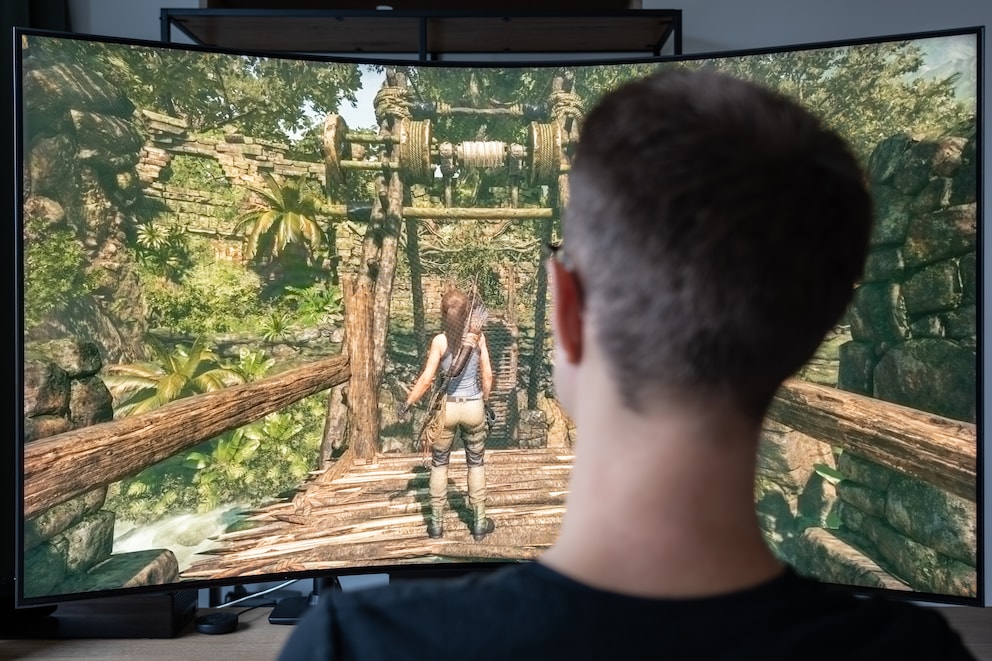 When gaming, the picture looks really good. I even like the colours, which is unusual for me to say about Samsung displays.