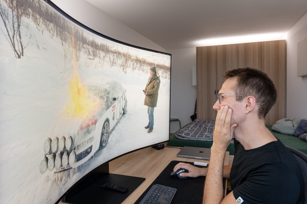 If you ask me, the Ark isn’t suited to films and TV series when sitting at the optimal distance from the screen. If you want to know what it feels like, all you have to do is sit right in front of a 4K TV.
