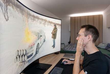 If you ask me, the Ark isn’t suited to films and TV series when sitting at the optimal distance from the screen. If you want to know what it feels like, all you have to do is sit right in front of a 4K TV.