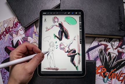 Das Tablet hat eine angenehme Grösse als Skizzenbuch.