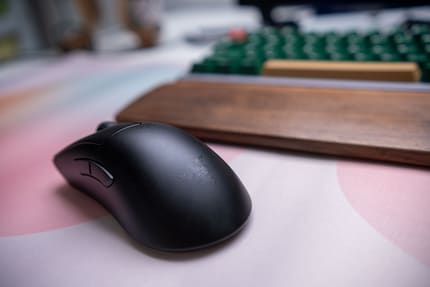The Deathadder V3 Pro casing magically repels fingerprints.