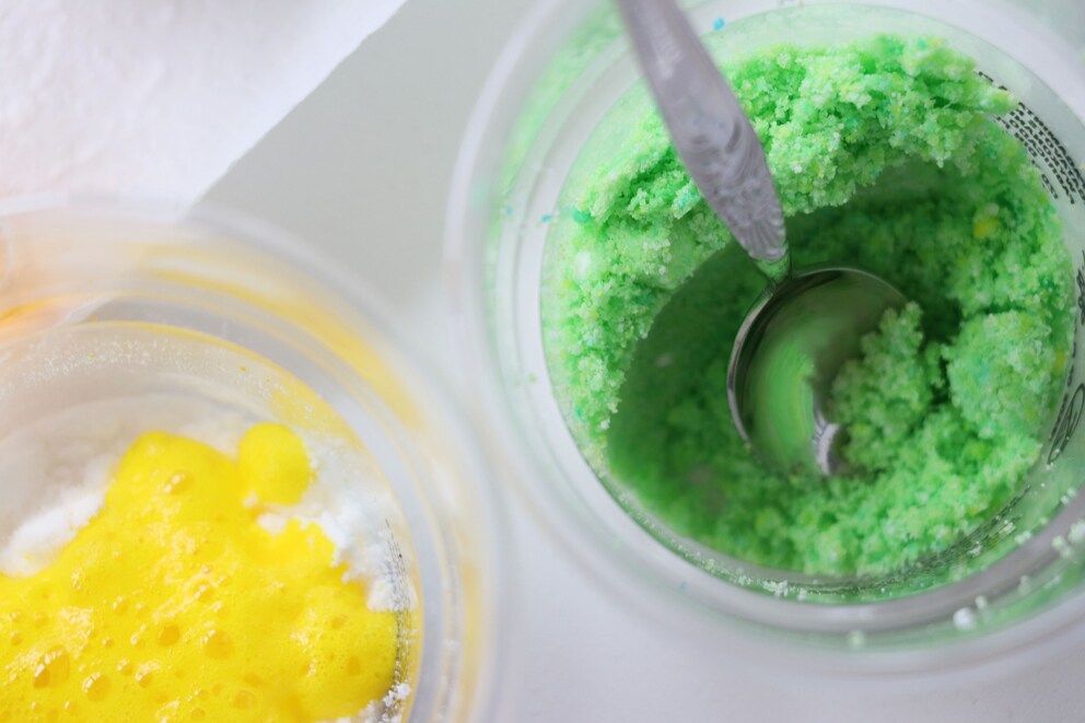 Bombes de Bain is taking a firm stand against the destruction of nature with their green bath bombs.