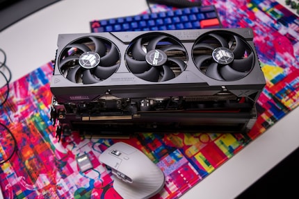 A monster rarely comes alone: the Asus TUF Gaming GeForce RTX 4080 OC Edition on the ROG Strix GeForce RTX 4090 OC