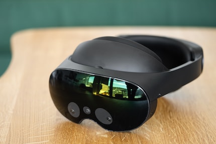 Mark Zuckerbergs ganzer Stolz: Das neue Meta Quest Pro für 1600 Franken oder 1800 Euro.
