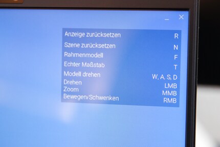 Das 3D-Display sieht von der Seite gar nicht so schön aus.
