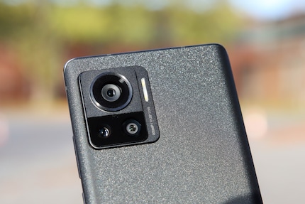 Die drei Kameras auf der Rückseite des Motorola Edge 30 Ultra.