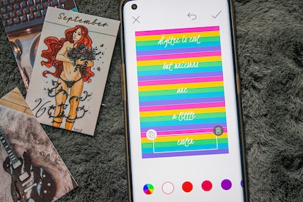 The app offers many options, such as creating labels ...