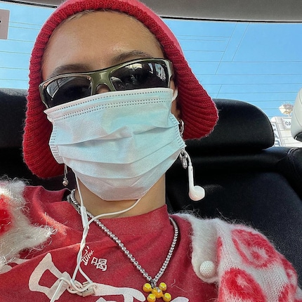 Model and celebrity daughter Iris Law probably never untangles her earpods.