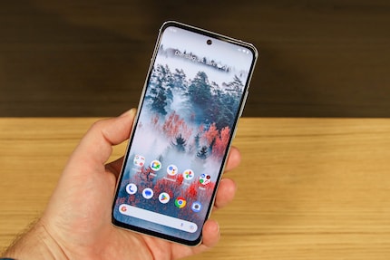 By today’s standards, the Nokia X30 has a thick bezel. 