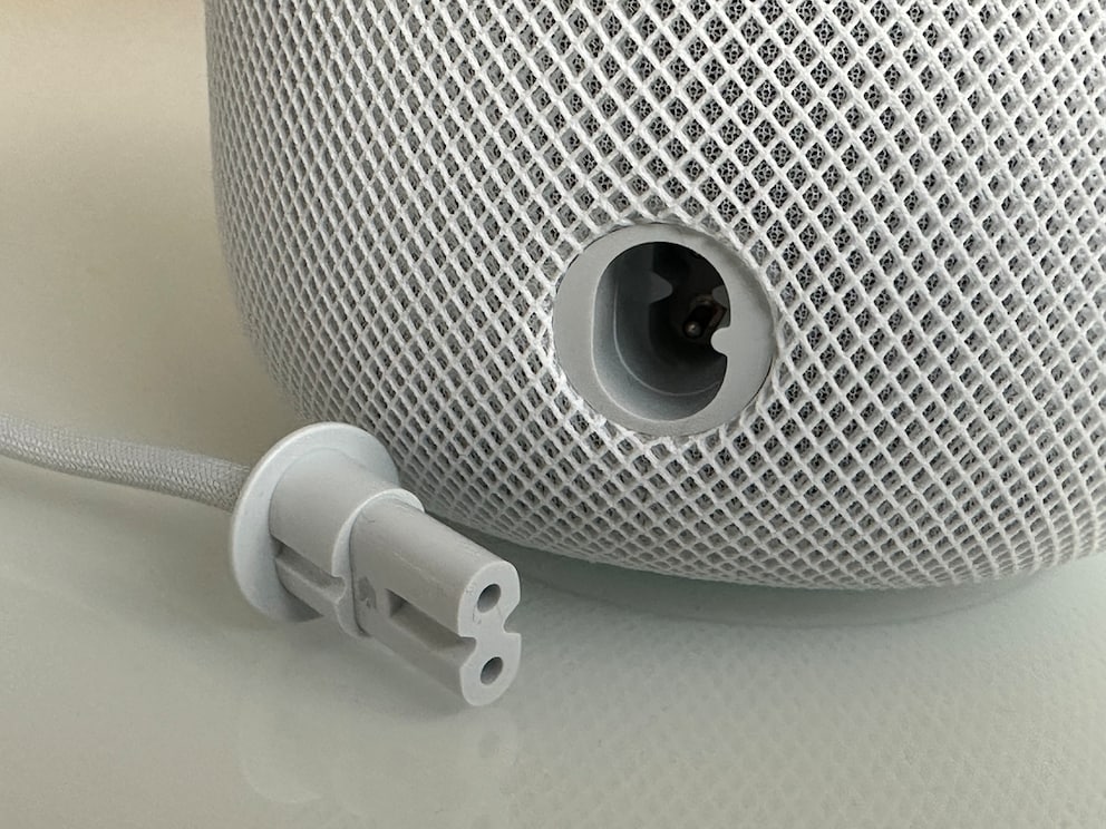 Of course, Apple wouldn’t rely on a standard plug, instead opting for an in-house construction for the power cable.