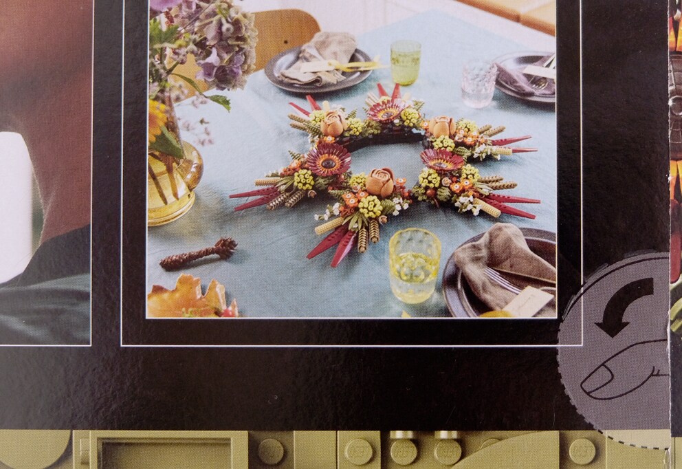 The Dried Flower Centrepiece can be expanded into a large wreath.