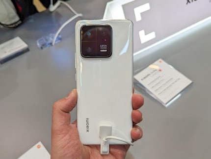 The ceramic back of the Xiaomi 13 Pro.