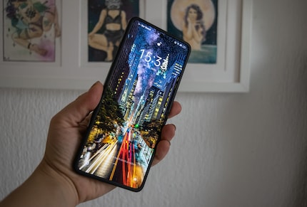 Die Farben des AMOLED-Displays sind schön anzusehen.