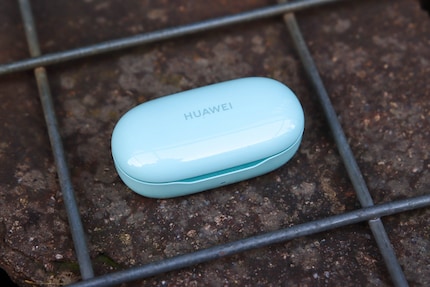 Mit etwa 35 Gramm gehört das Case der Freebuds SE zu den leichteren True-Wireless-Kopfhörern.