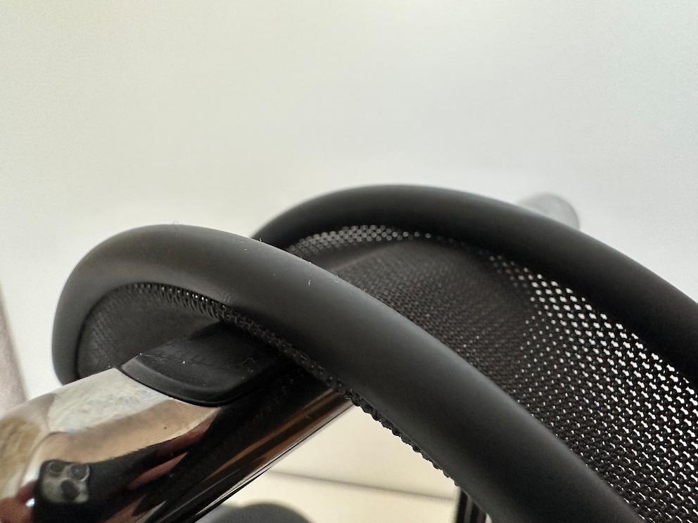 The AirPods Pro Max rest entirely on the mesh.